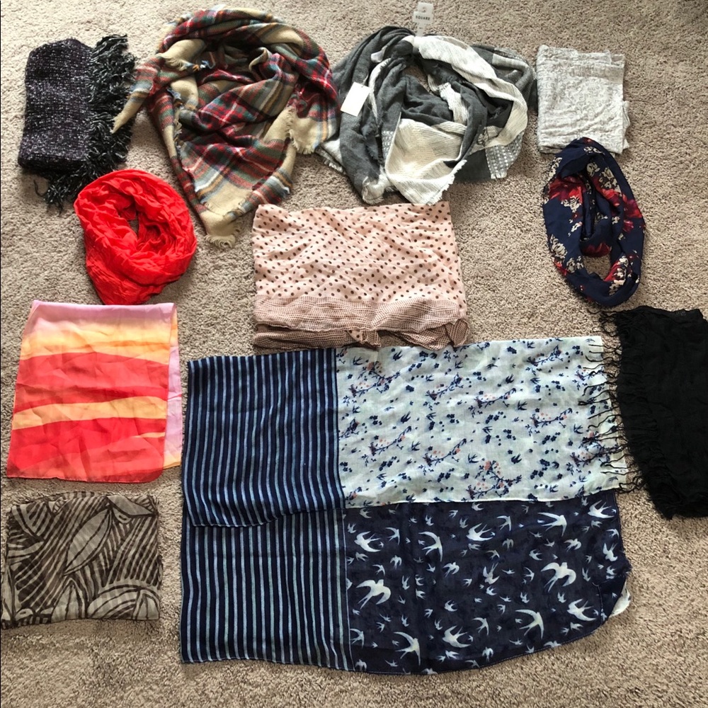 Lot of 11 scarves
